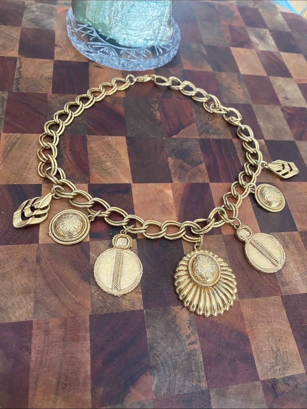 Gorgeous vintage gold necklace